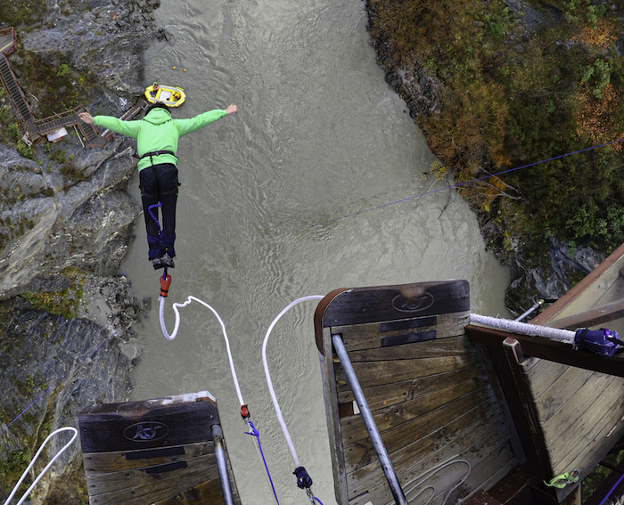 Hacer bungee jumping en el lugar donde se inventó